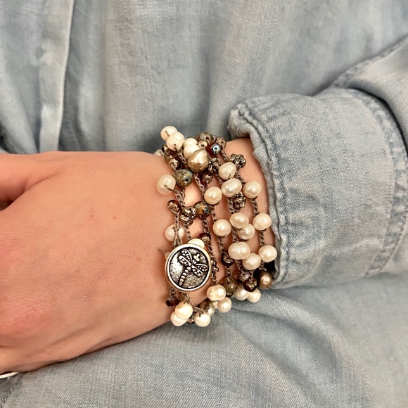 ARTISAN Necklace “Pearly Latte” on Mocha Beige Long Crocheted Wrap - Picture 4 of 12